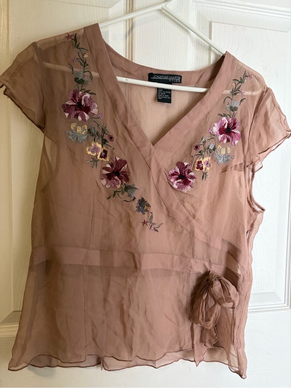 jonathan martin dusty mauve floral embroidered V-neck blouse